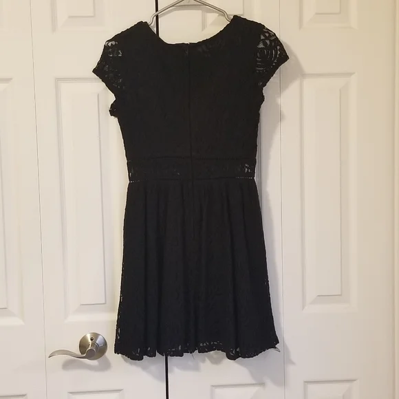 H&M Divided Black lace cocktail dress, sz 6 - Picture 2 of 3